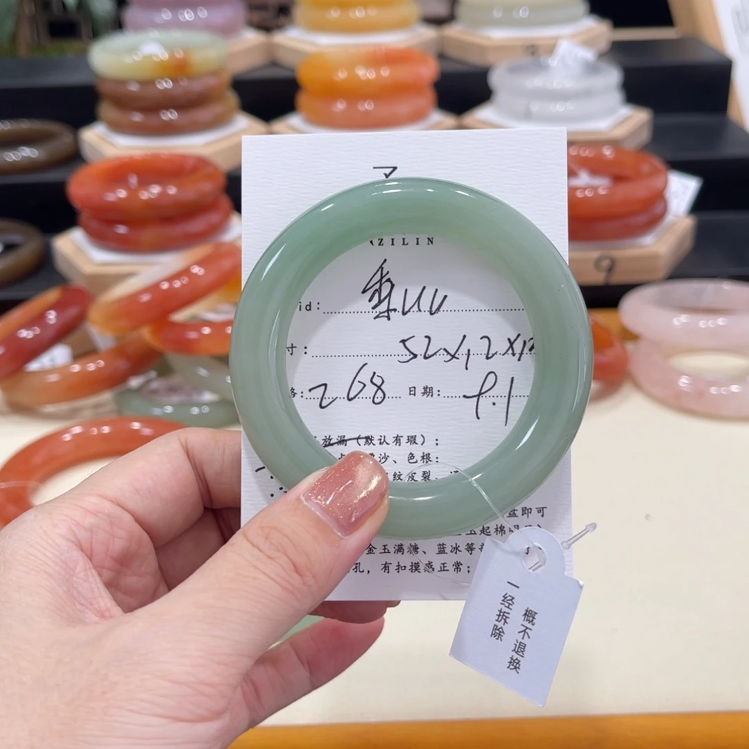 未镶嵌手镯石英质玉梨**?