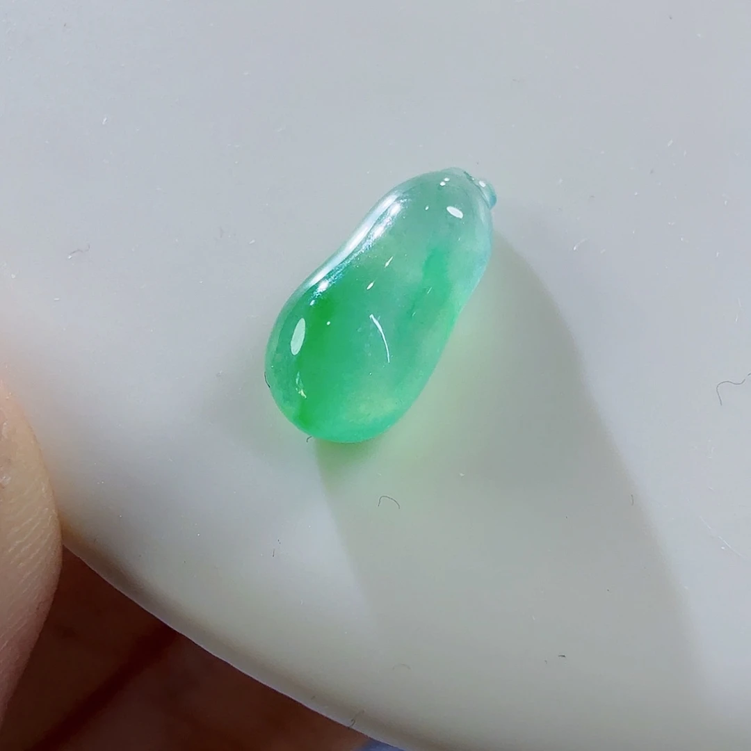 翡翠未镶嵌颈饰瓜