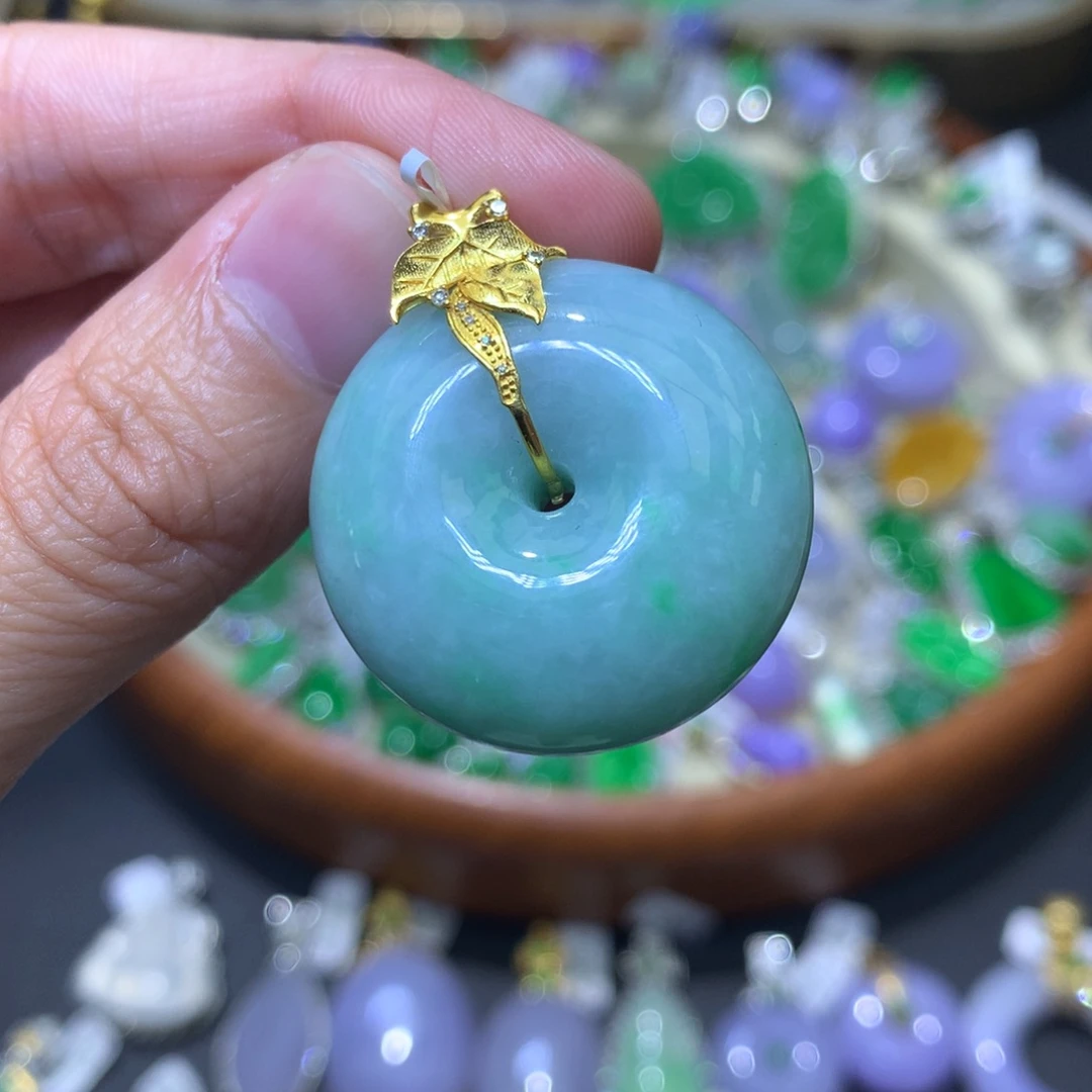 颈饰18K金镶嵌翡翠