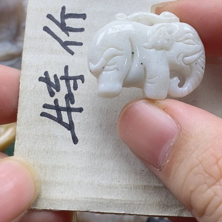 石英质玉颈饰未镶嵌周*