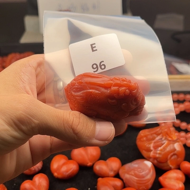 合金南红玛瑙多样性发货貔貅71克南红玛瑙春*