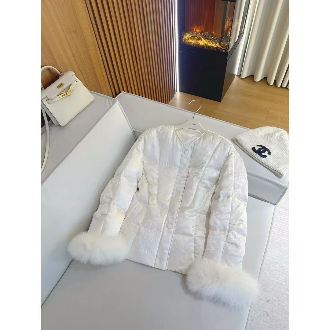 CANTIILAR “青花瓷”轻奢国风提花刺绣白鸭绒狐狐毛外套753