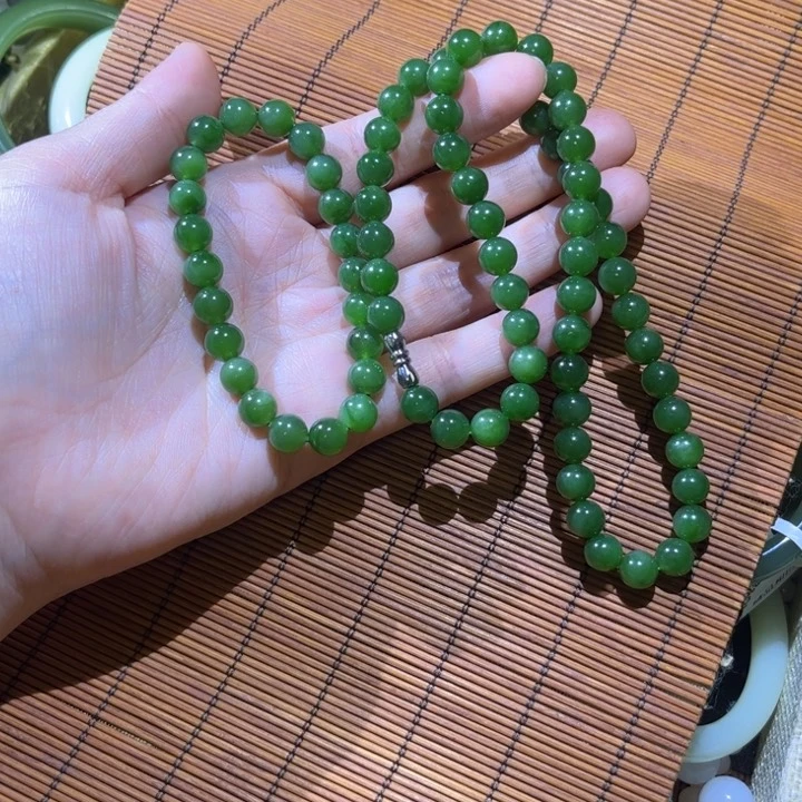 和田玉（碧玉）未镶嵌颈饰卷*