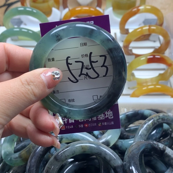 蛇纹石玉未镶嵌手镯嘟****了