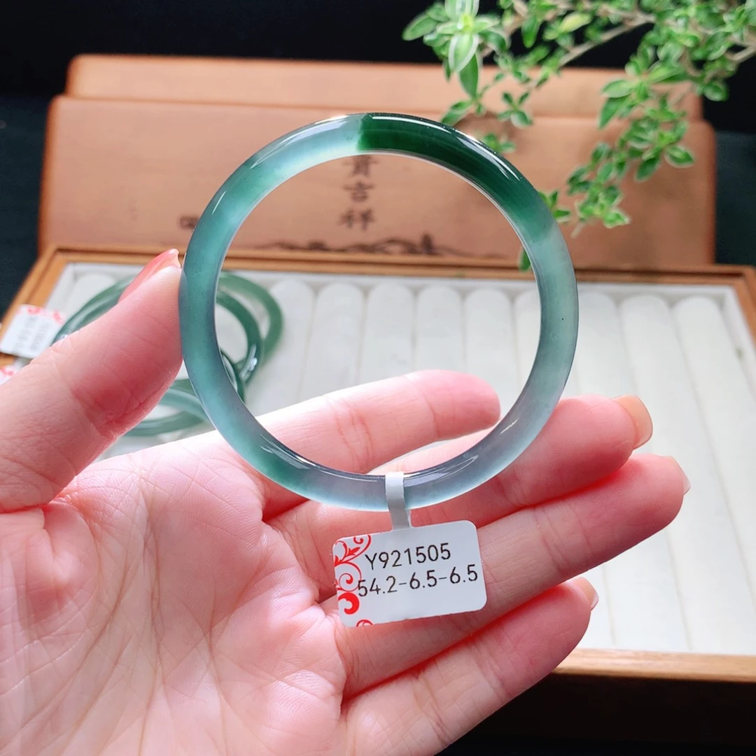 未镶嵌手镯（圆镯）翡翠