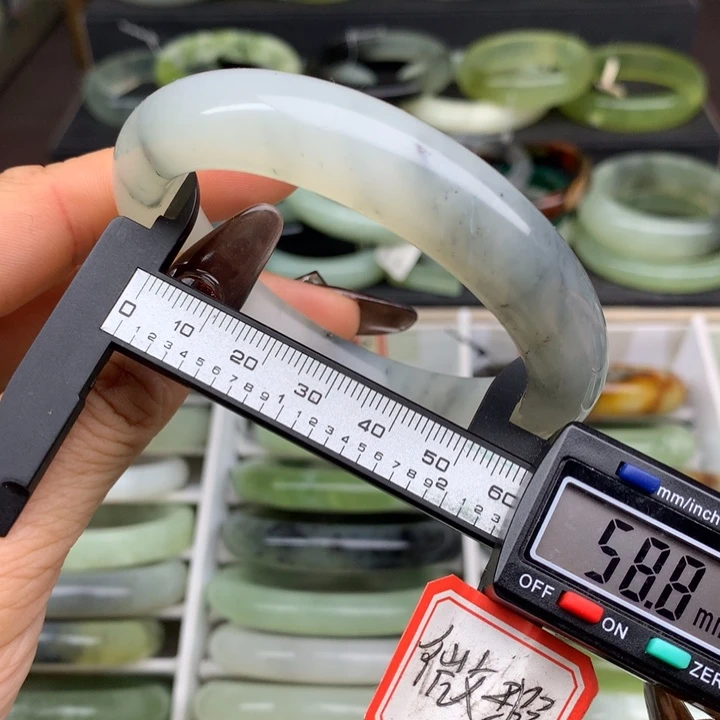 蛇纹石玉未镶嵌手镯558