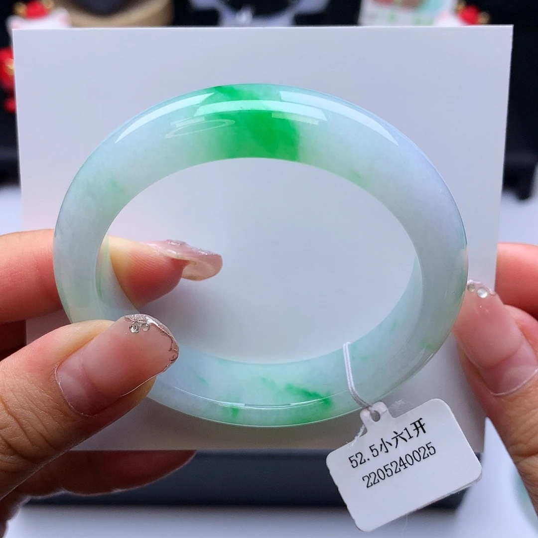 翡翠手镯未镶嵌52.5白底青正圈（具体价格咨询客服）