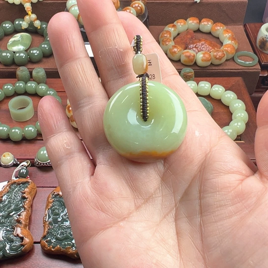 岫岩河磨玉（透闪石质玉）挂件未镶嵌T****品