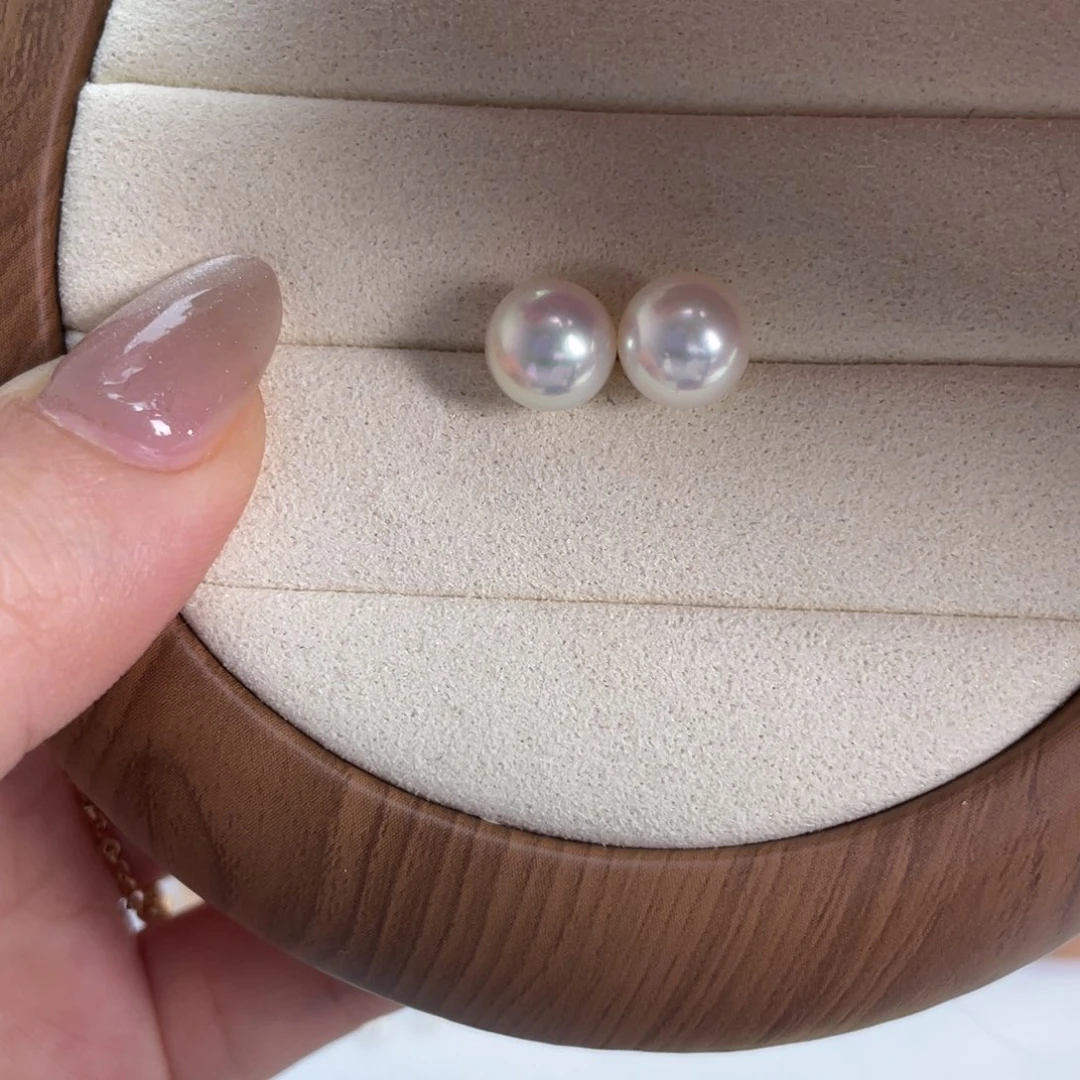 18K金镶嵌海水珍珠耳饰