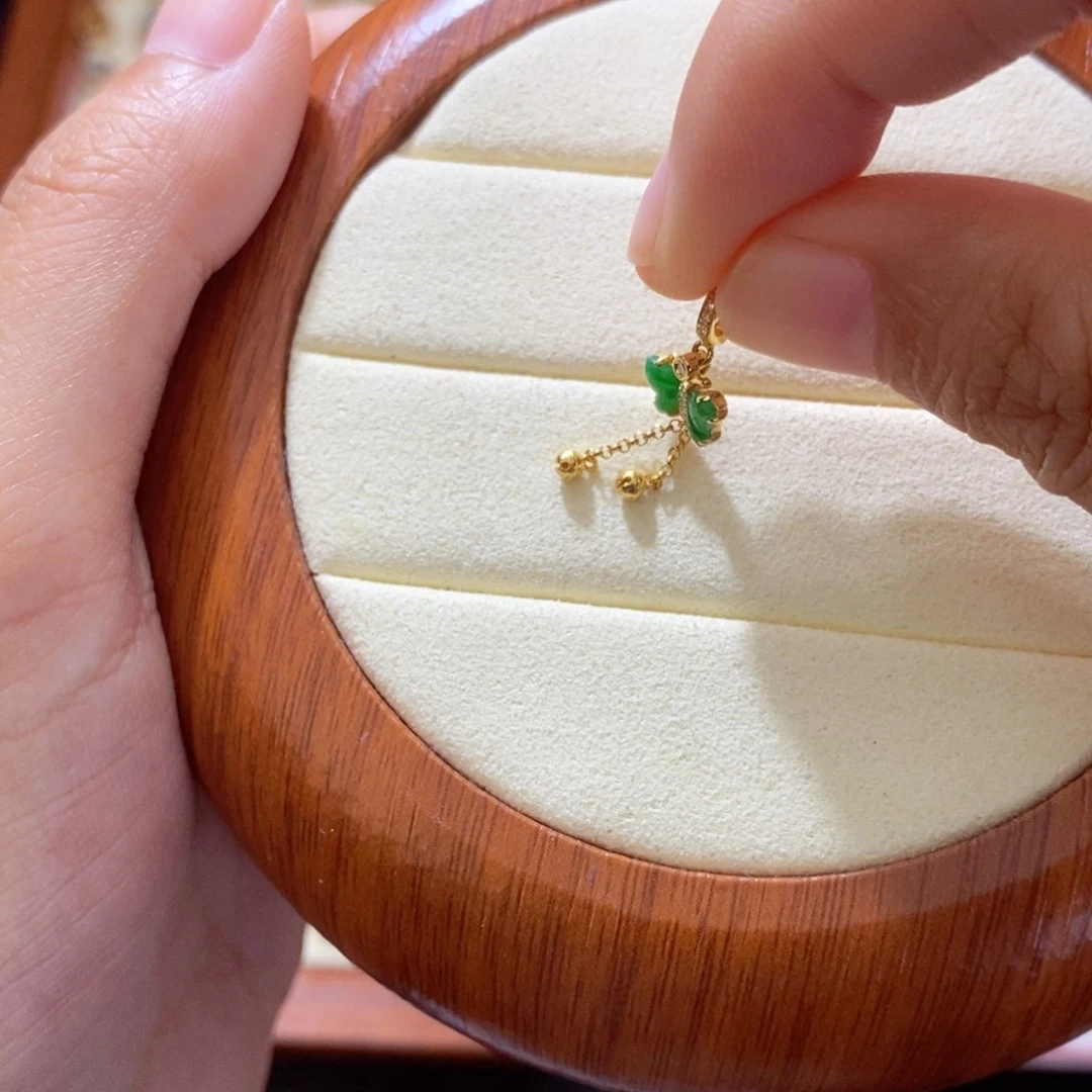 翡翠18K金镶嵌颈饰翡翠