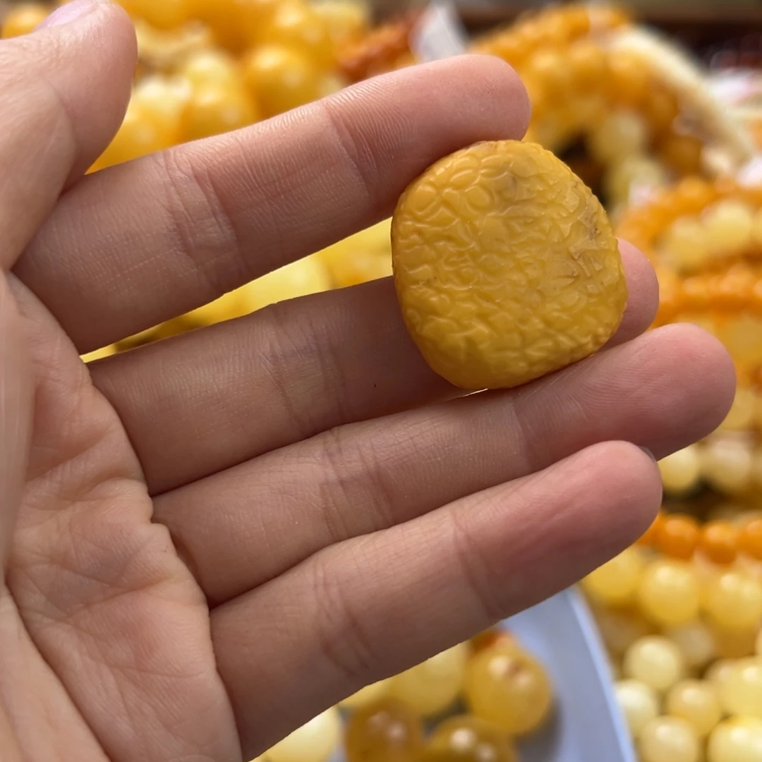 未镶嵌琥珀珠宝奇石