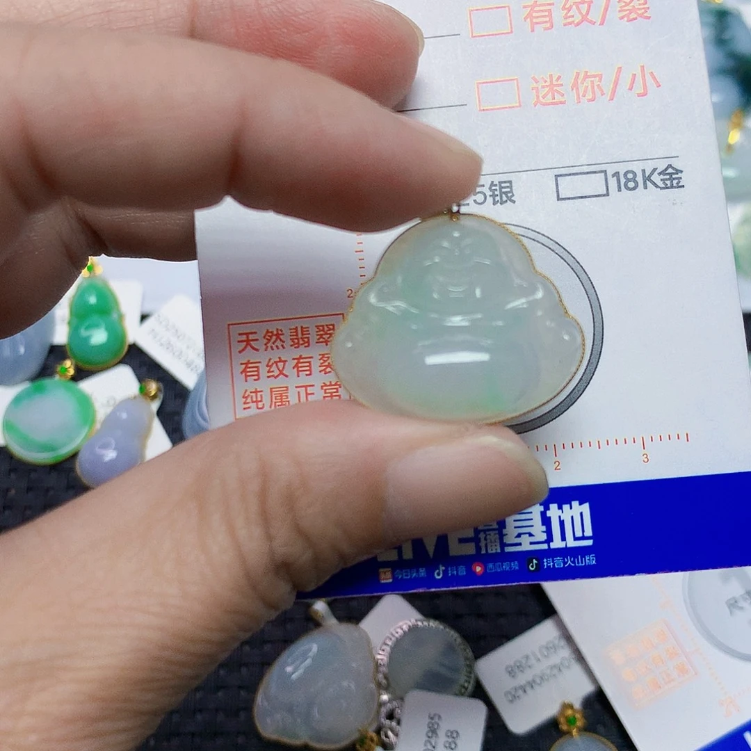 翡翠18K金镶嵌颈饰佛公