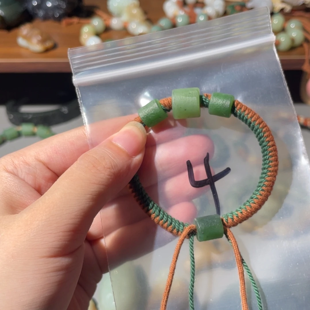 皮***妮和田玉未镶嵌颈饰