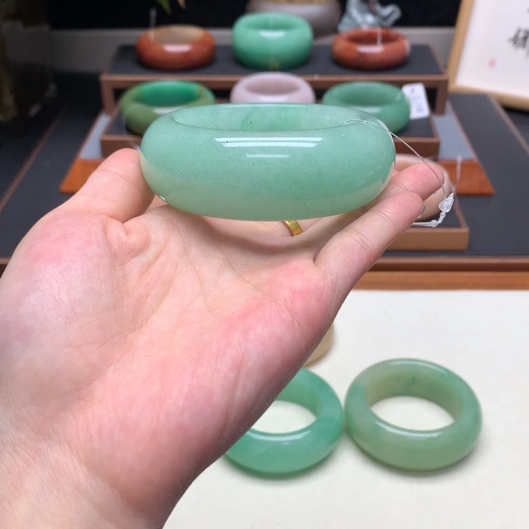 鱼***儿石英质玉（非洲翠）未镶嵌舍