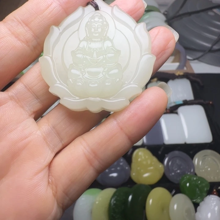 天然新疆和田若羌蜂蜜水观音吊坠