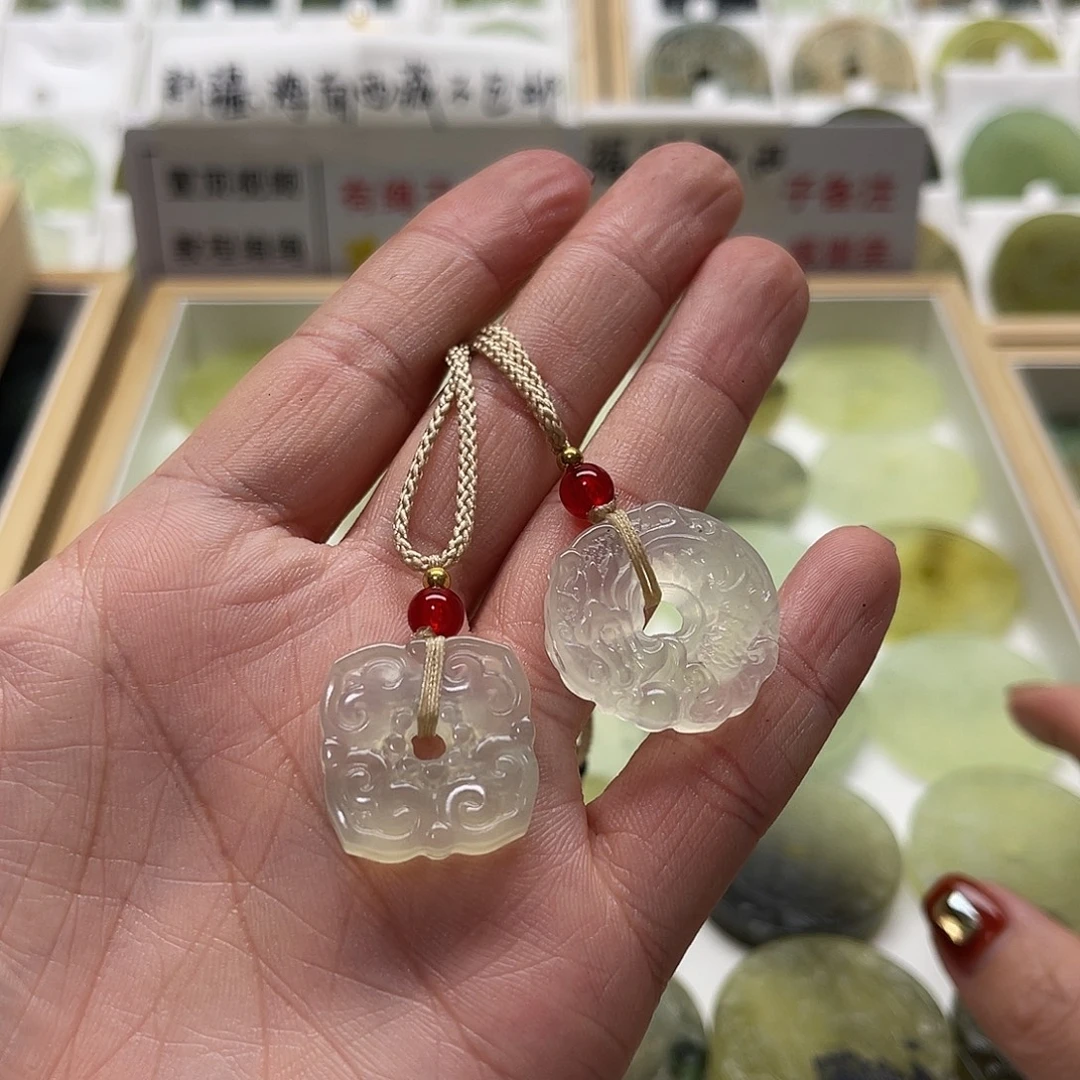 未镶嵌蛇纹石玉颈饰