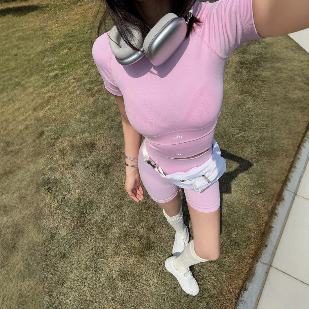 圆领正肩短袖T恤夏季宽松T恤瑜伽短袖上衣休闲弹力一分裤高级套装