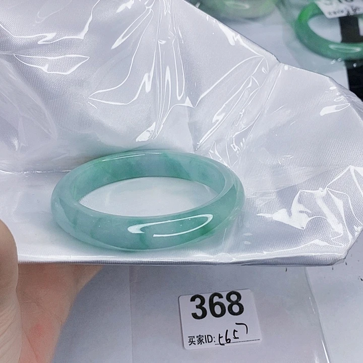 翡翠未镶嵌手镯一图一物实物为准（微瑕处理）