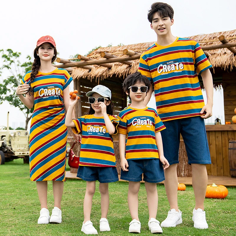 2024夏季新款亲子装一家三口条纹全家套装母女短袖连衣裙情侣休闲