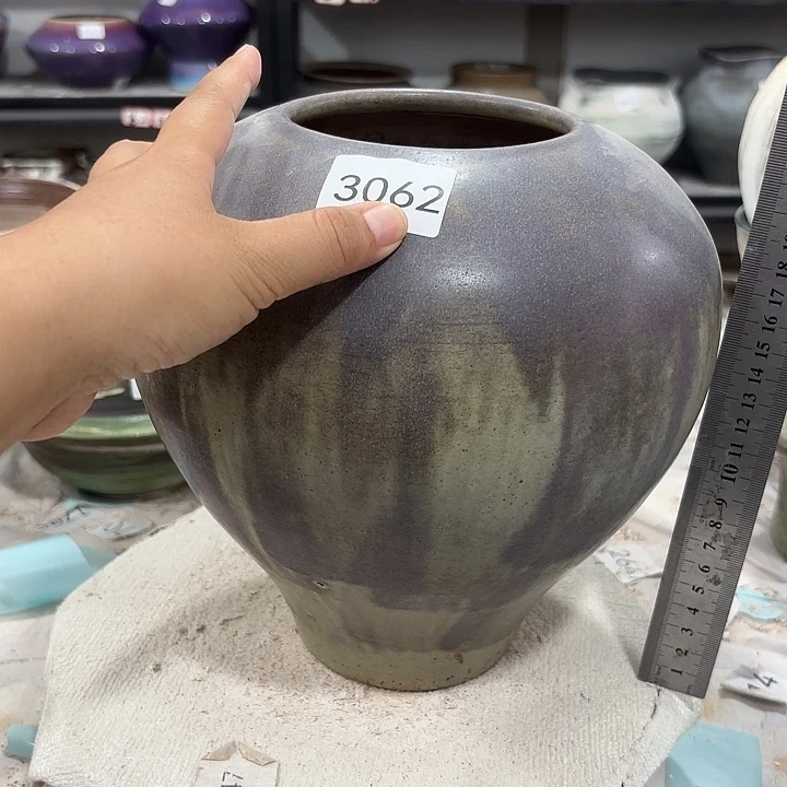 摆件高22，口10，，无孔3062