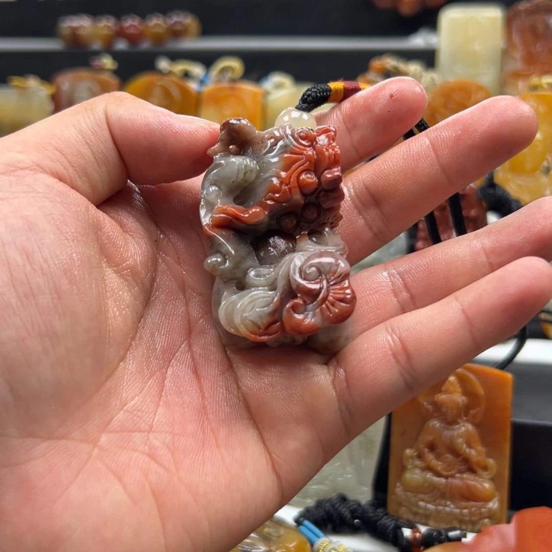 未镶嵌石英质玉（黄龙玉）多样性发货，发其一