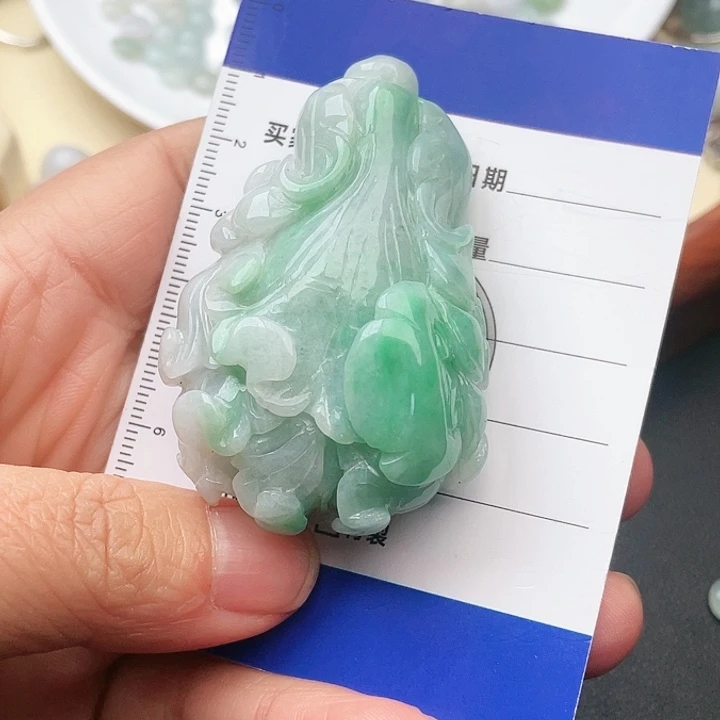 翡翠颈饰未镶嵌吊坠