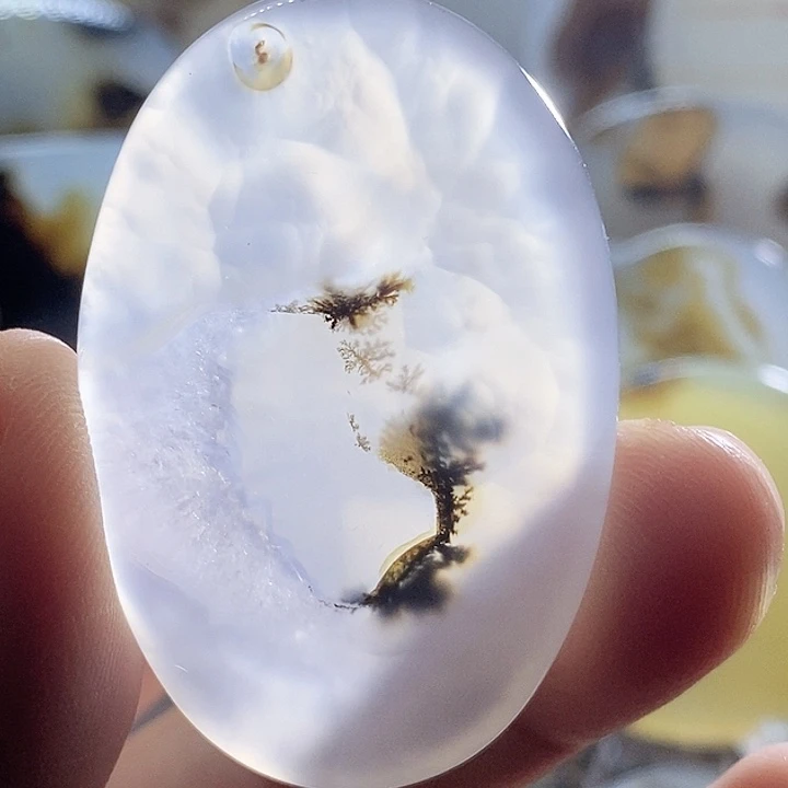 玛瑙/玉髓颈饰未镶嵌墨*