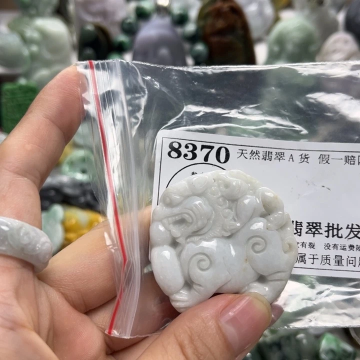 翡翠未镶嵌颈饰8370