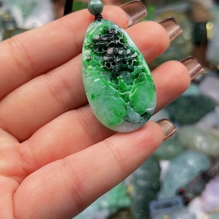 翡翠未镶嵌颈饰挂件