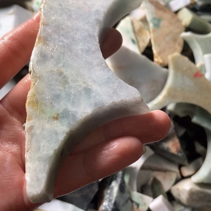 翡翠颈饰未镶嵌天然翡翠
