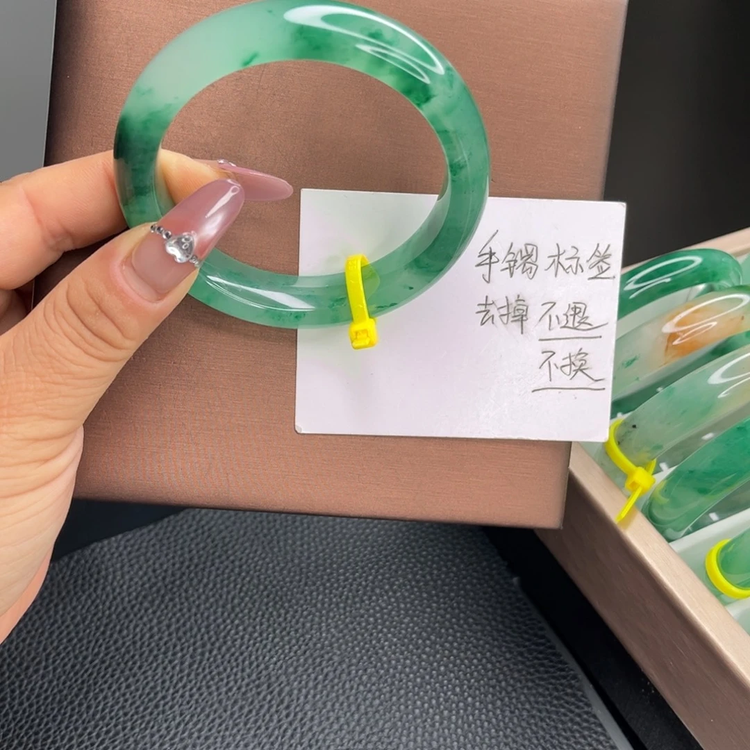 石英质玉未镶嵌手镯非洲翠