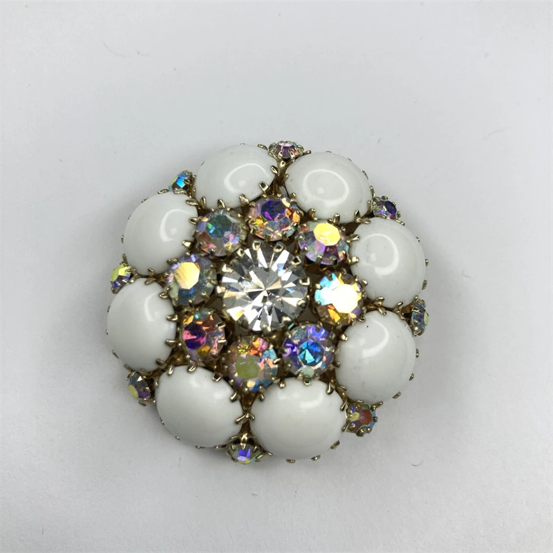 合金胸针 白色琉璃团花胸针1-12【2061216-059】