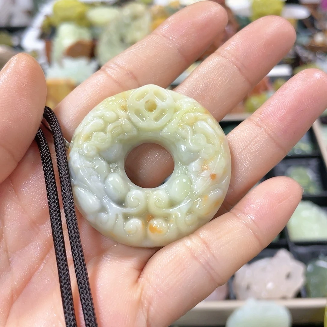 蛇纹石玉颈饰合金