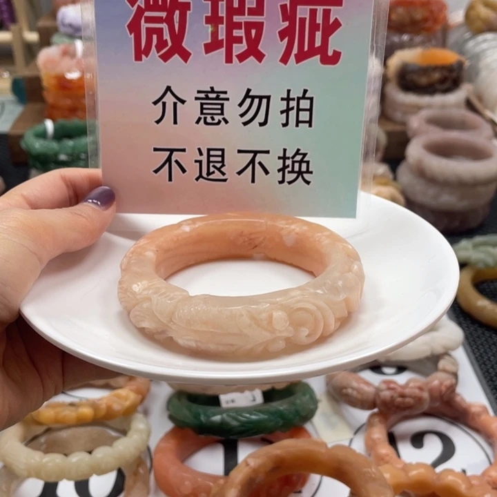 陈***n未镶嵌手镯石英质玉