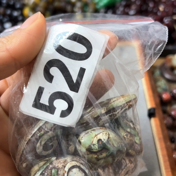 玛瑙/玉髓颈饰未镶嵌山*