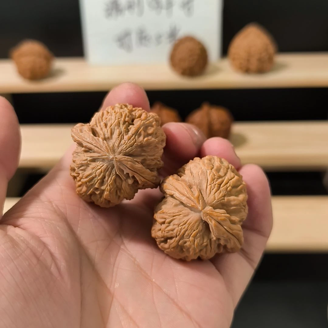 文玩核桃吊坠36白狮子