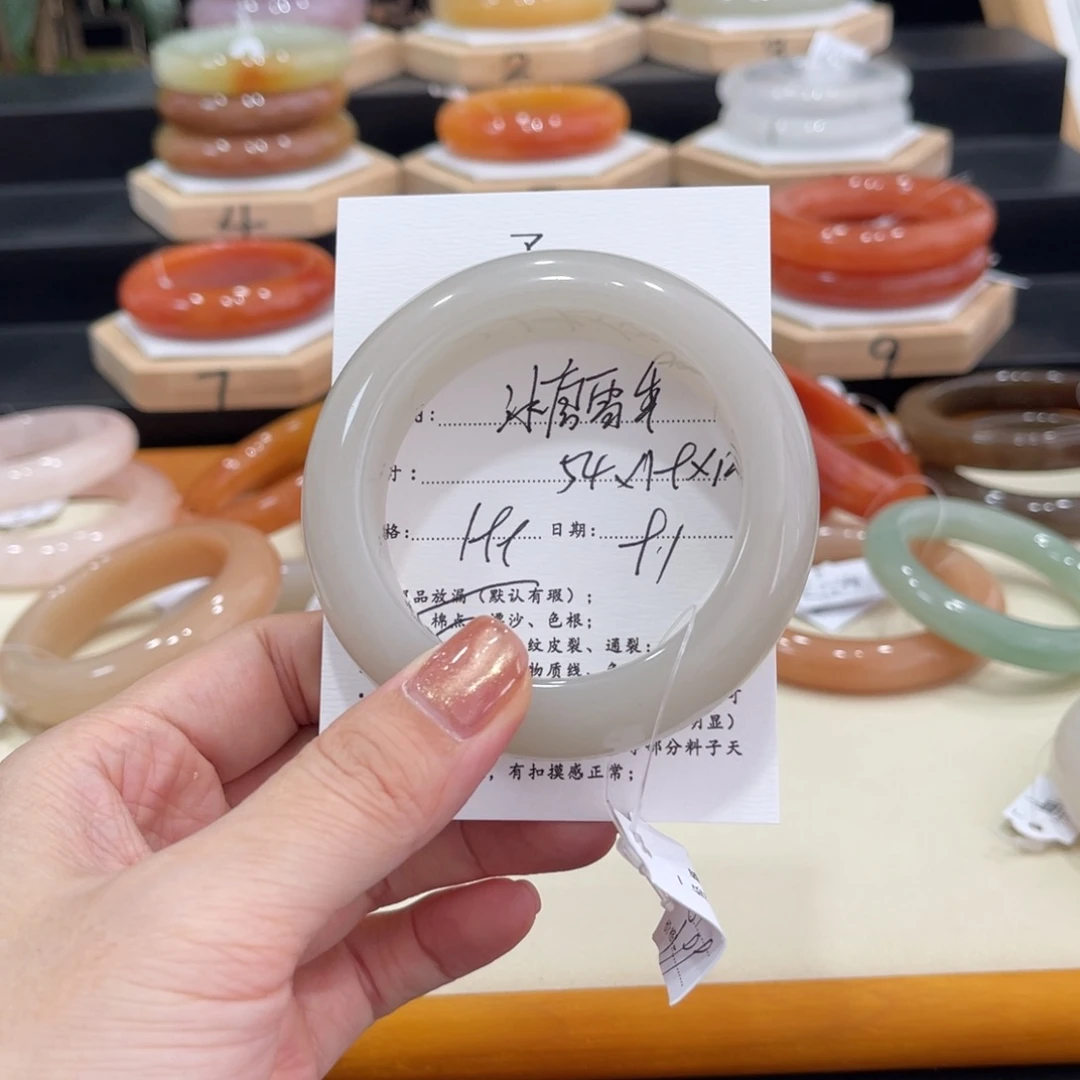 未镶嵌手镯石英质玉?***梨