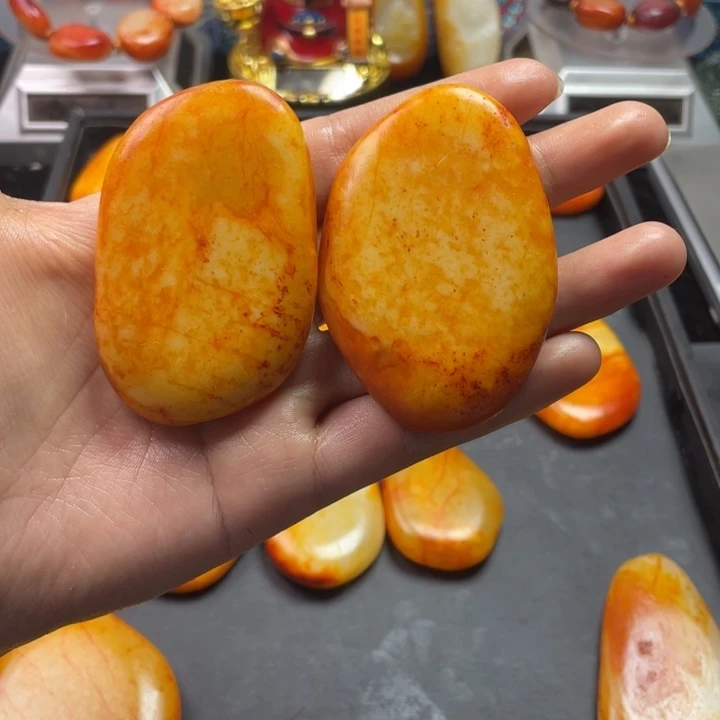 小***林和田玉未镶嵌颈饰