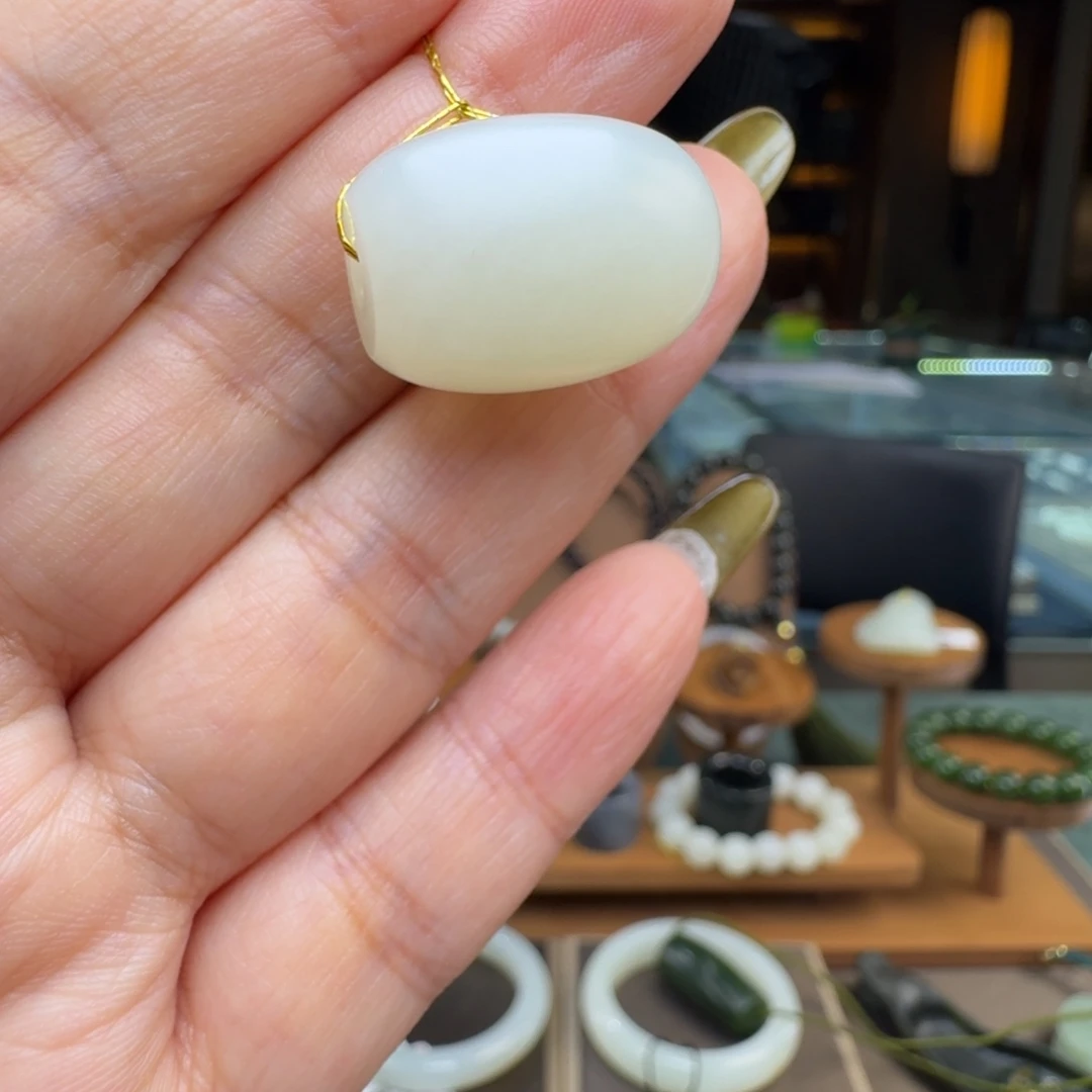 飞***涕和田玉未镶嵌颈饰