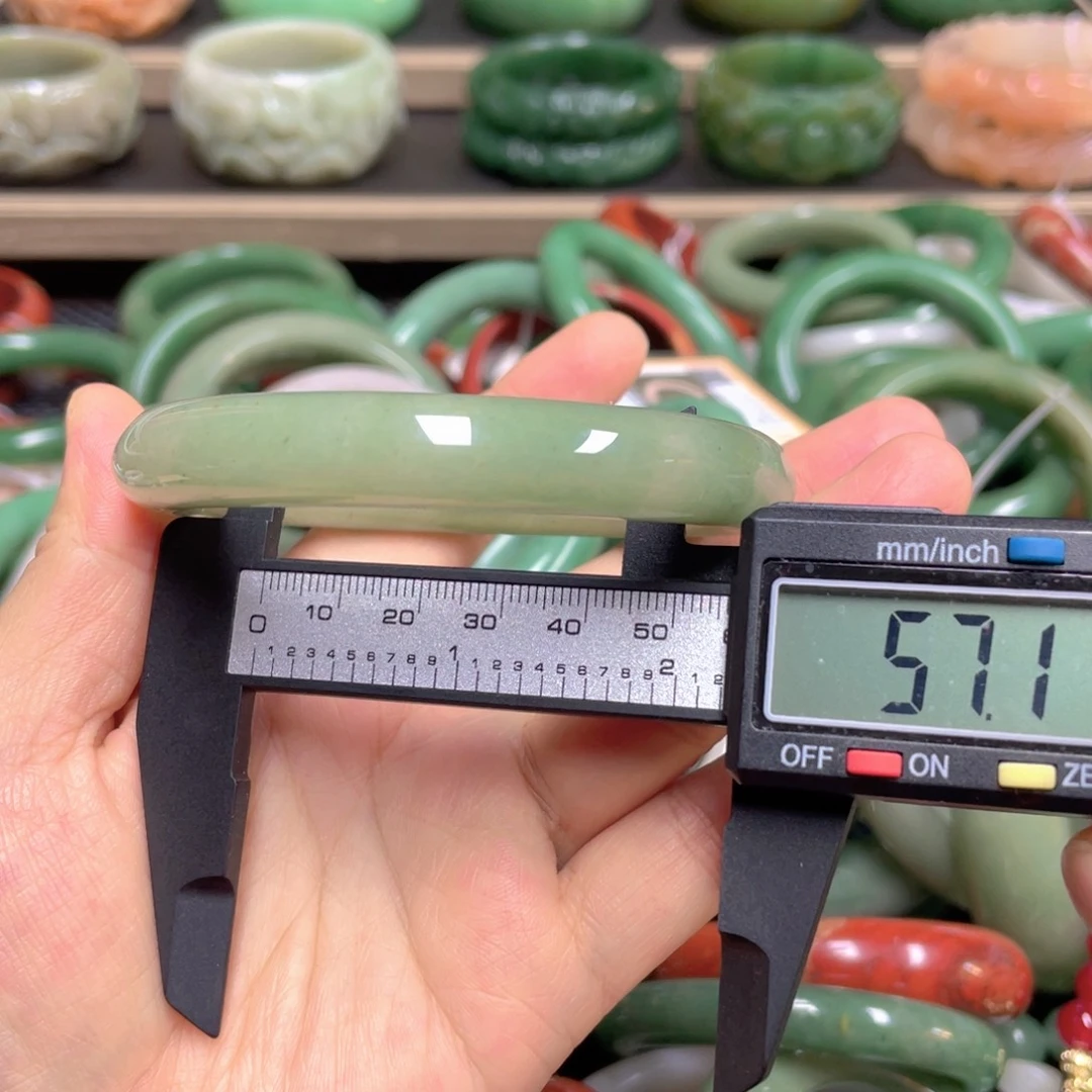 石英质玉未镶嵌手镯