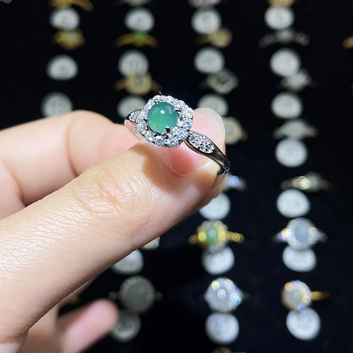 翡翠未镶嵌戒指戒指的