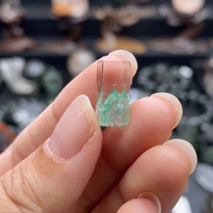 颈饰未镶嵌水晶翠幽灵金字塔柱子