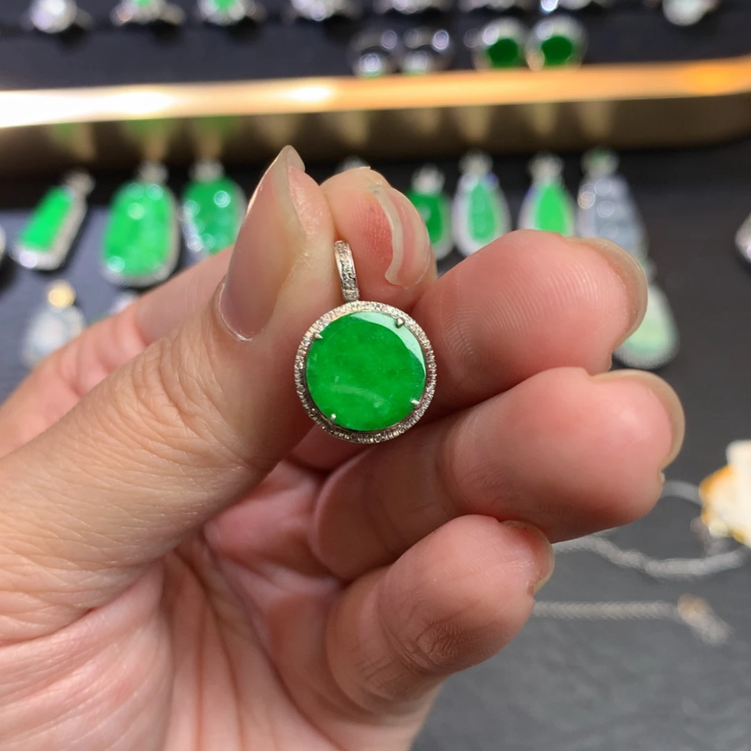 翡翠吊坠(不含链)18K金镶嵌