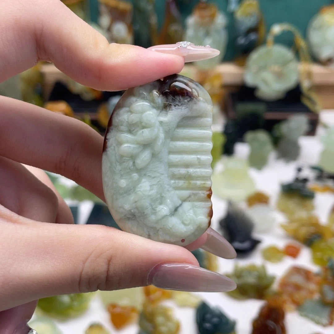 蛇纹石玉颈饰未镶嵌