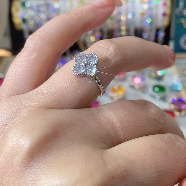 66锆石（处理）戒指