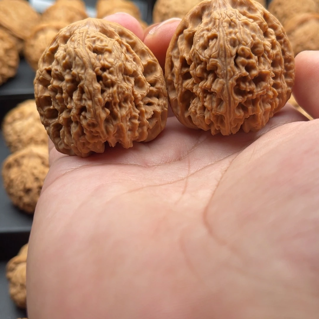 摄***哥文玩核桃吊坠老树南疆石41，木50