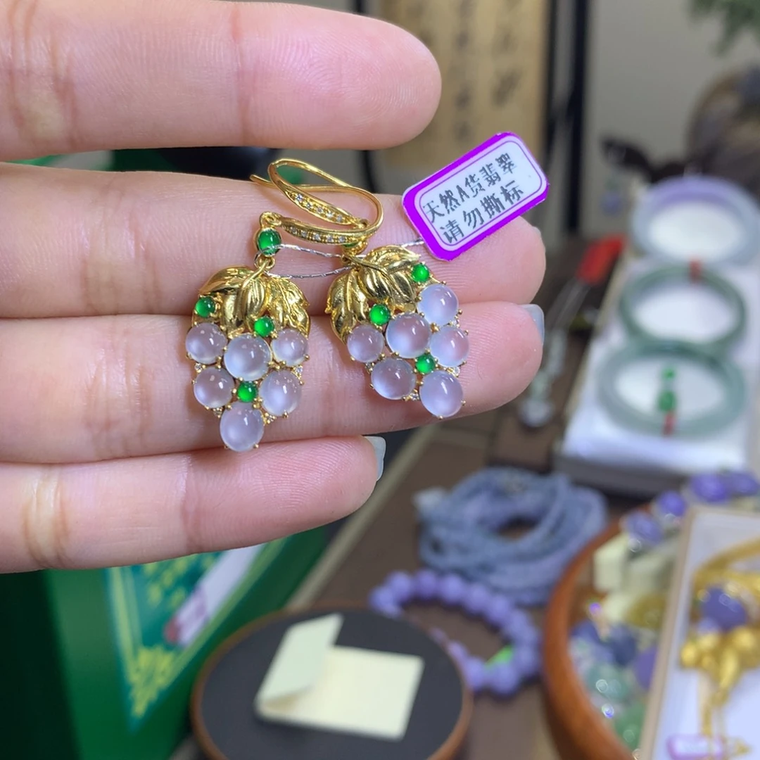 翡翠颈饰18K金镶嵌小*莓翡翠