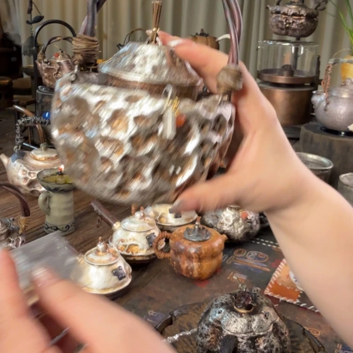 *****壶滴流两个茶摆件茶具
