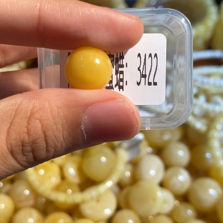 M***吕琥珀未镶嵌珠宝奇石3422