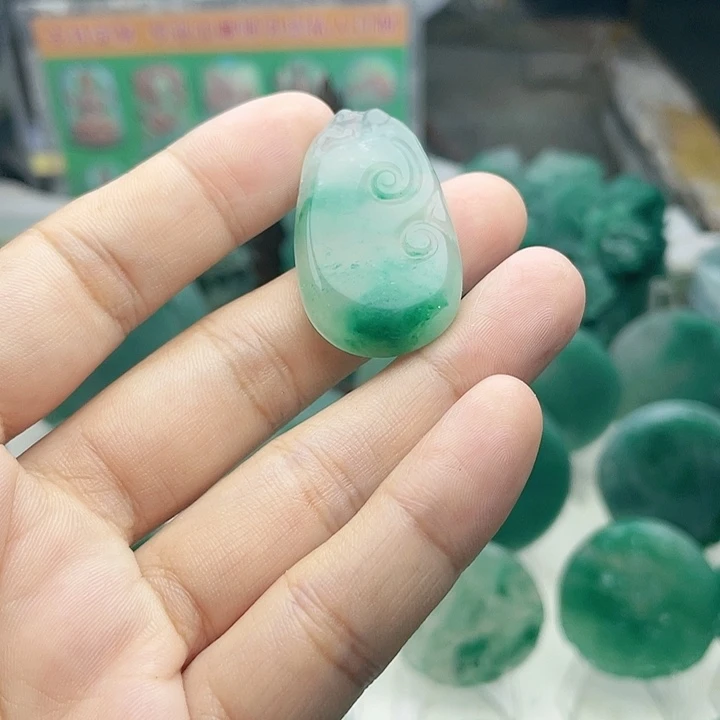 石英质玉未镶嵌颈饰